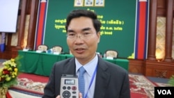 លោក ប៊ុន ហុន រដ្ឋលេខាធិការក្រសួងមហាផ្ទៃ​និយាយ​ជាមួយ​នឹង VOA ក្នុងវេទិកាស្តីពីភាពជាដៃគូរវាងរដ្ឋាភិបាល និងអង្គការសង្គមស៊ីវិល ជាលើកទី២ នាថ្ងៃទី១៧ ខែមករា ឆ្នាំ២០១៩។ (កាន់ វិច្ឆិកា/VOA)