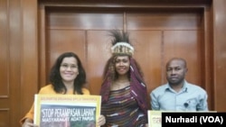 Sebagian pegiat SOS Tanah Papua (Foto: VOA/Nurhadi)