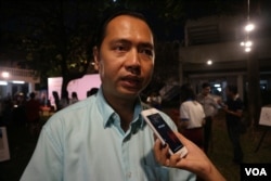 លោក នេត្រ ភក្រ្តា អ្នកនាំពាក្យ​សាលាក្តី​ខ្មែរ​ក្រហម​ប្រាប់ VOA ក្នុង​ពិធី​សម្ពោធ​គម្រោង​កម្មវិធី​ទូរស័ព្ទ និង​គេហទំព័រ​ស្តីអំពី​រឿងរ៉ាវ និង​ប្រវត្តិ​នៃ​ទីតាំង​សំខាន់ៗ​ក្នុង​របប​ខ្មែរក្រហម ដែល​មាន​ឈ្មោះ​ថា​ «ទីចងចាំ» ឬ​ «Mapping Memories Cambodia (MMC)» នៅសាកលវិទ្យាល័យភូមិន្ទភ្នំពេញ កាលពីថ្ងៃទី២ ខែកុម្ភៈ ឆ្នាំ២០១៩។