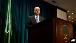 عادل الجبیر، سفیر عربستان سعودی در واشنگتن حین کنفرانس خبری