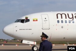 យន្តហោះ​ដឹក​លោកស្រី អង់​សាន ស៊ូជី​ បាន​ចុះ​ចត​នៅ​អាកាស​យានដ្ឋាន​អន្តរជាតិ​ភ្នំពេញ​ កាលពី​ថ្ងៃទី​២៩​ ខែមេសា​ ឆ្នាំ​២០១៩។ (ហ៊ុល រស្មី/VOA Khmer)