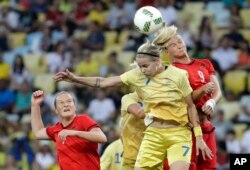 Germany's Alexandra Popp, right, and Sweden's Lisa Dahlkvist go for a header during the final of the women's Olympic tournament won by Germany, Aug. 19, 2016.