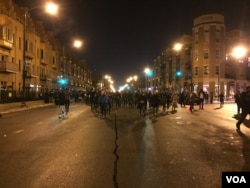 FILE - Several hundred people protesting on the streets of Chicago, Nov. 25, 2015, over a police video showing a white officer shooting a black teenager 16 times. (C. Presutti/VOA)