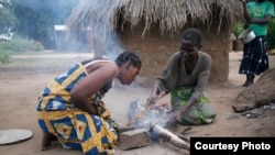 Millions of people across Africa struggle every day to collect and chop wood for fires to cook their food (Photo: Sunfire)