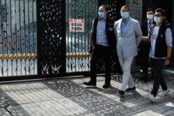 Media mogul Jimmy Lai Chee-ying, founder of Apple Daily (C), is detained by a national security unit in Hong Kong on August 10, 2020. (Tyrone Siu/Reuters)