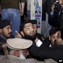 The alleged killer of Governor of Punjab, Salman Taseer, being brought to a court in Islamabad, Pakistan, 05 Jan 2011.