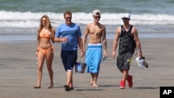 Justin Bieber, second right, and Chantel Jeffries, far left, walk with unidentified people on a beach in Punta Chame, Panama, Jan. 25, 2014.