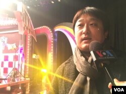 '모란봉 클럽'을 제작하는 주형진 PD가 VOA와 인터뷰를 하고 있다.