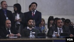 Syrian armed opposition delegate Osama Abu Zaid (C) attends the fourth round of Syria peace talks in Astana, Kazakhstan, May 4, 2017.