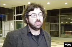 Arhiva - Radomir Lazović, aktivista Inicijative "Ne davimo Beograd", daje izjavu za Glas Amerike, u Beogradu, 18. aprila 2019.