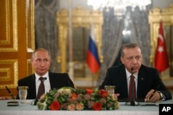 Erdogan et Poutine lors d'une réunion le 10 octobre 2016.
