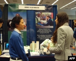 慈济人员在会场解说