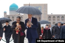 Ambassador Spratlen with Secretary John Kerry, Samarkand, Uzbekistan, November 1, 2015