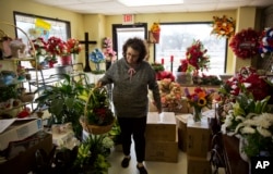 Patti Thomas prepares a flower basket for an order at her floral shop in Lula, Georgia, in Hall County, Jan. 10, 2017.