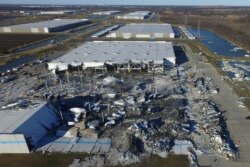 龙卷风造成美国伊利诺伊州爱德华兹维尔的亚马逊公司一个分发中心屋顶坍塌（2021年12月11日）