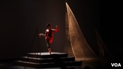 ឈុត​មួយ​ក្នុង​រឿង​ «ព្រះនាង​ផាមីណា​ទេវី» ដែល​ច្នៃ​ចេញ​ពី​រឿង​ «ខ្លុយ​វេទមន្ត​» របស់​លោក​ Mozart ​ត្រូវ​បាន​សម្តែង​ដោយ​ក្រុម​សិល្បៈ​សុភីលីន​ នៅ​​ឯ​នាយកដ្ឋាន​សិល្បៈ​ទស្សនីយភាព​ កាល​ពី​ថ្ងៃ​ទី​២១​ ខែ​ឧសភា​ ឆ្នាំ​២០១៥។