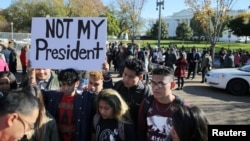 A group of protesters gather outside of the White House after U.S. President-elect Donald Trump met with U.S. President Barack Obama at White House in Washington, Nov. 10, 2016.