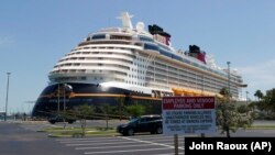 APTOPIX Virus Outbreak Florida