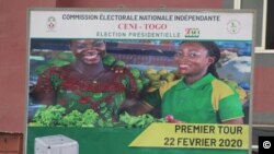 Un panneau géant annonçant le premier tour de la présidentielle, Lomé, 10 février 2020. (VOA/Kayi Lawson)