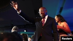 现任民主党籍参议员沃诺克（Raphael Warnock）在2022年12月6日决选中胜出。（路透社）