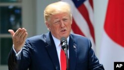 도널드 트럼프 미국 대통령이 아베 신조 일본 총리와 7일 백악관에서 가진 공동기자회견에서 발언하고 있다.