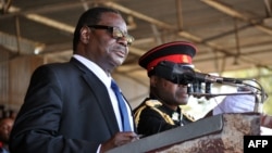 Newly elected Malawian President Arthur Peter Mutharika delivers a speech during his official inauguration as Malawi's new President, at the Kamuzu stadium in Blantyre on June 2, 2014. 