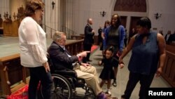 Former U.S. President George H. W. Bush looks at the casket of his late wife, former first lady Barbara Bush, with his daughter Dorothy "Doro" Bush Koch during the visitation at St. Martin's Episcopal Church in Houston, Texas, April 20, 2018. 