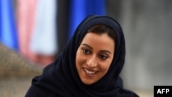 Putri Noura binti Faisal Al-Saud, Presiden Dewan Mode Arab Saudi, tersenyum dalam wawancara dengan AFP di mall al-Faisaliyah di Riyadh, Ibu Kota Arab Saudi, 19 April 2018.
