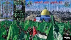 Pendukung Hamas di Jalur Gaza melakukan pawai memperingati Hari Jadi Hamas ke 23, 14 Desember 2010.