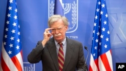 Penasihat keamanan nasional AS John Bolton di kantor Perdana Menteri Israel Benjamin Netanyahu di Yerusalem, Senin, 20 Agustus 2018.