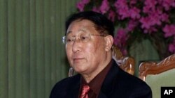 최근 내각 부총리에서 물러난 북한의 '외교통' 강석주가 노동상 비서로 자리를 옮긴 것으로 확인됐습니다.