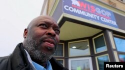Matarajio ya Warepublikans kuwashawishi Watu Weusi kumpigia kura Donald Trump. Mwenyekiti wa Chama cha Republikan huko Wisconsin, Orlando Owens akiwa nje ya kituo cha Jamii kaitka makazi ya watu wengi walio Weusi huko Bronzeville, Milwaukee, Wisconsin, Jan 23, 2024.REUTERS