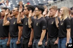 육군 입대 선서식에 참석한 입대 장병들의 모습. (자료 사진)