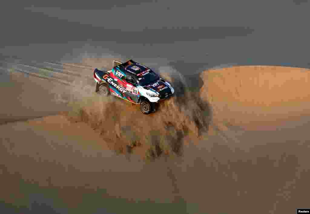 G-Energy&#39;s driver Vladimir Vasilyev and co-driver Konstantin Zhiltsov race during the 2nd stage of the Dakar Rally between Pisco and San Juan de Marcona, Peru, Jan. 7, 2019.