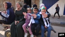 خرسندی کودکان فلسطینی در کمپ النصیرات پس از اعلام آتش‌بس