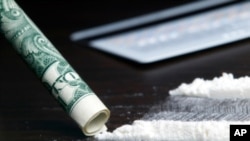 Drogue. Cocaïne. Dollars.