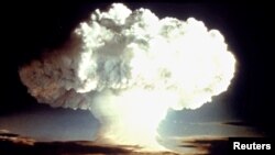 آمازیش سلاح هسته‌ای ایالات متحده در اپریل ۱۹۵۳ میلادی 