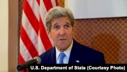 Menlu AS John Kerry saat konferensi pers di Kementerian Luar Negeri di Ulaanbataar, Mongolia, 5 Juni 2016.