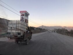 Small vehicle transporting smuggled Iranian fuel in Quetta, Feb. 13, 2020 (VOA).