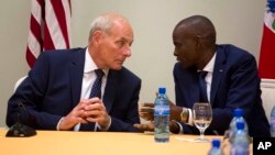 U.S. Homeland Security Secretary John Kelly, left, talks to Haiti's President Jovenel Moise during a news conference at the National Palace in Port-au-Prince, May 31, 2017. 