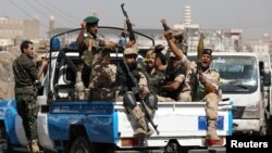 Pasukan Houthi di Sanaa, Yaman (foto: dok). 