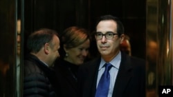 Steven Mnuchin, nommé par Donald Trump en tant que secrétaire au Trésor, arrivant à la Trump Tower à New York, le 21 novembre 2016.