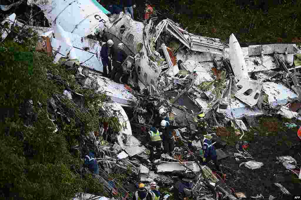 Rescuers search for survivors from the wreckage of the LAMIA airlines charter plane carrying members of the Chapecoense Real football team that crashed in the mountains of Cerro Gordo, municipality of La Union, Colombia.