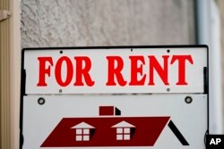 미국 펜실베이니아주 필라델피아 시내 건물에 임대 표지가 게시돼 있다. (자료사진)