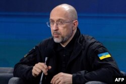 Ukrajinski premijer Denys Shmyhal govori na konferenciji za novinare u Kijevu 23. februara 2025.