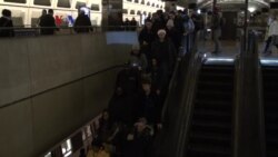 Kecil Tapi Penting (KTP): Etika Menggunakan Eskalator