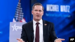 مایک والتز، مشاور امنیت ملی قصر سفید هنگام سخنرانی در کنفرانس کنش سیاسی محافظ‌‌کاران