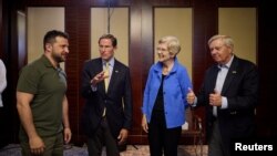 از راست: لیندزی گراهام، الیزابت وارن، ریچارد بلومنتال، و ولودیمیر زلنسکی