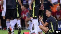 Reaksi Cristiano Ronaldo, penyerang Juventus, setelah diganjar kartu merah dalam laga penyisihan grup H Liga Champion UEFA antara Valencia dan Juventus di Stadion Mestalla, Valencia, 19 September 2018. 