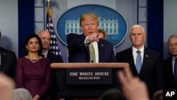 特朗普总统星期二在白宫新冠病毒工作组举行的新闻发布会上讲话。（美联社照片）